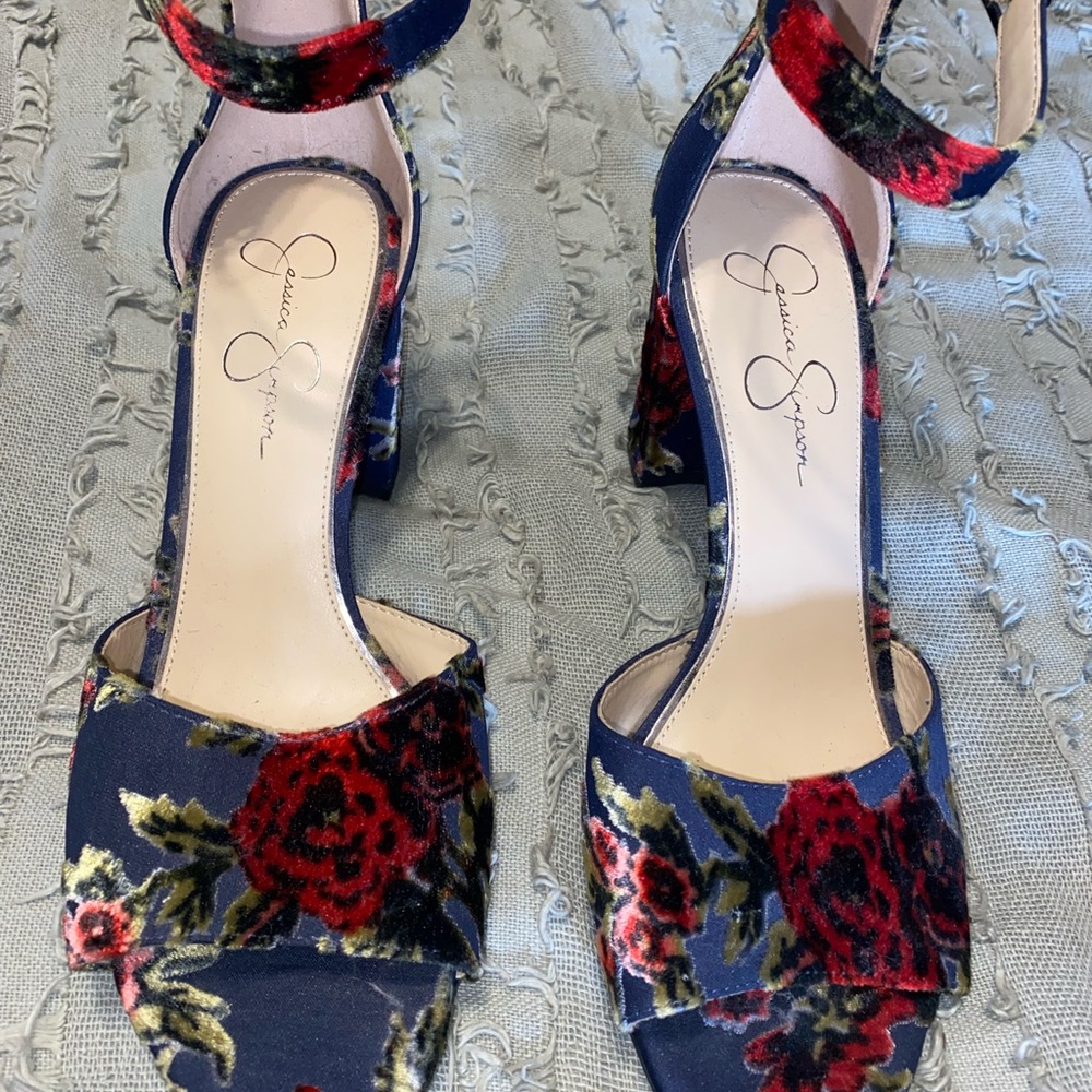 Jessica Simpson Navy Velvet floral block heels with ankle strap SIZE 9.5M ♥️💙